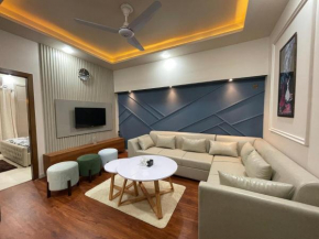 Self Check-in Luxury & Modern 2BHK with Balcony